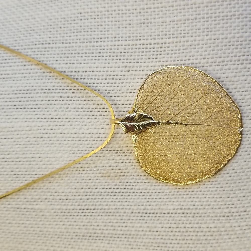 Vintage/Retro Gold Leaf Necklace